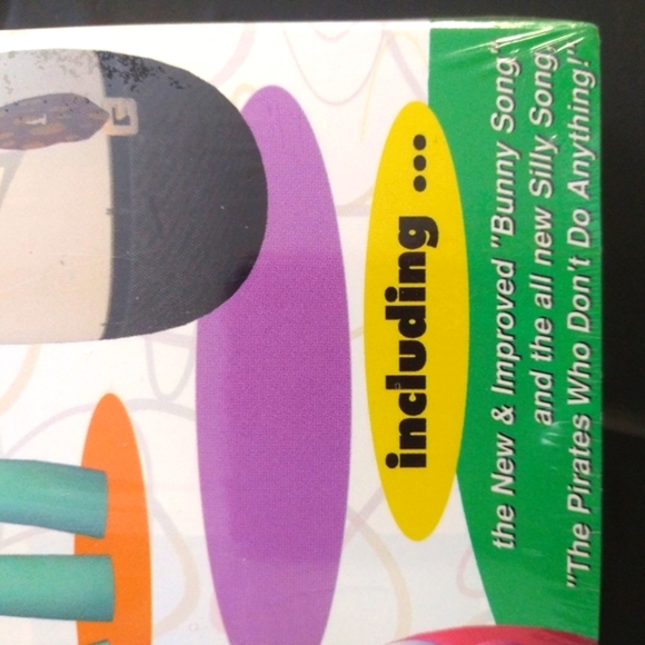 Veggie Tales A Very Silly Sing Along! VHS Tape NWT - Picture 5 of 5